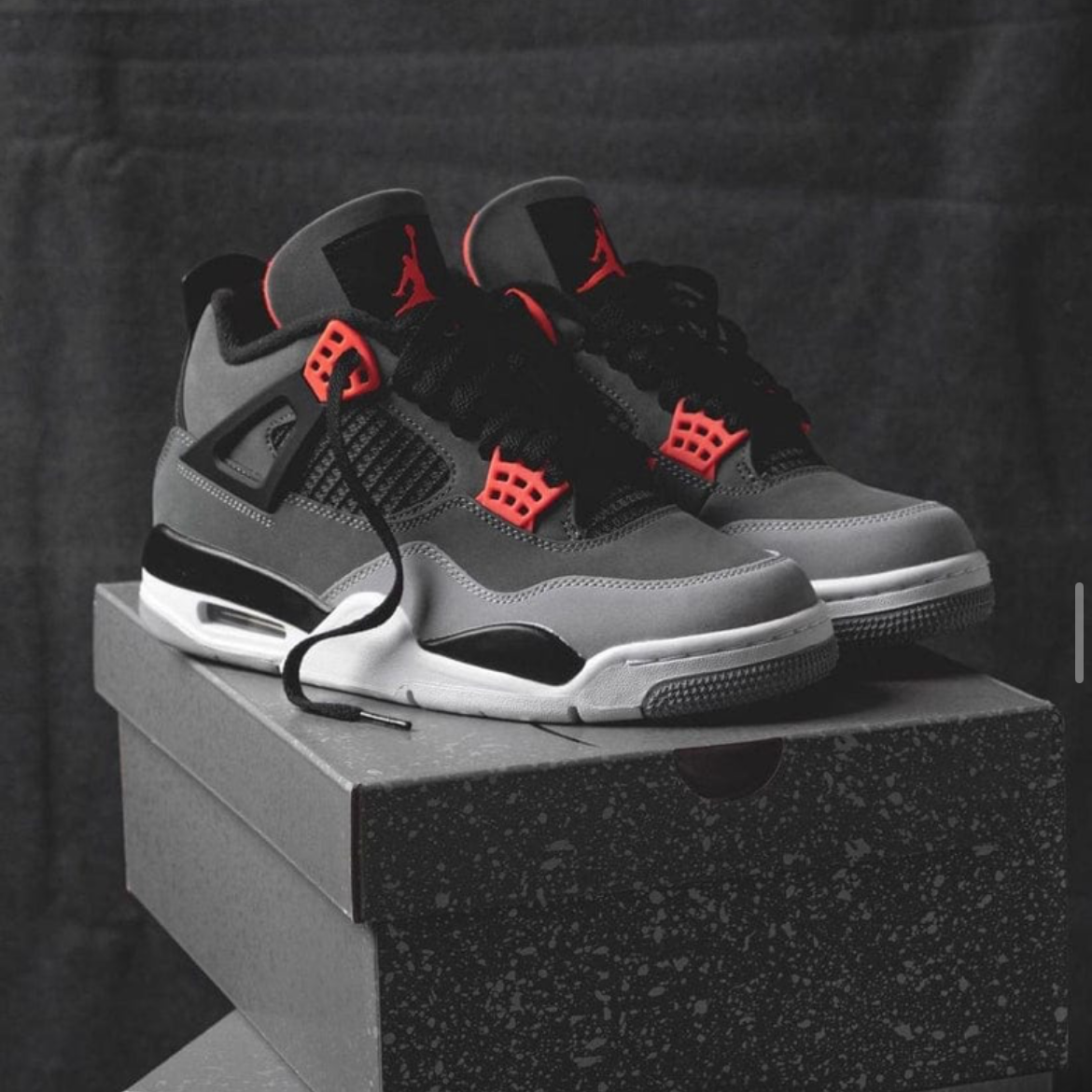 AIR JORDAN 4 retro grey/red